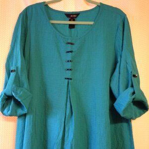 Ali Miles 1X Aqua/Teal Crinkle SharkBite Hem Roll Tab Sleeve Tunic Top